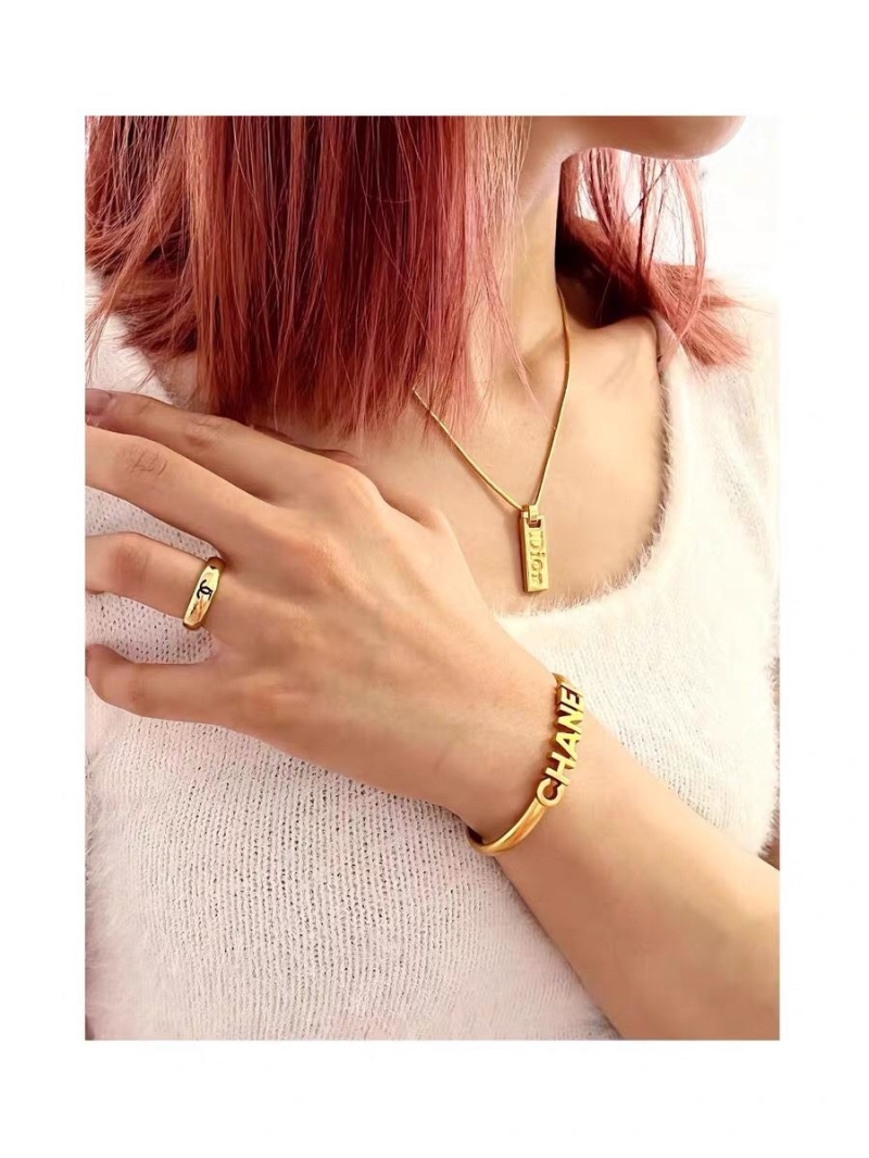 chr1st1an D10r necklaces